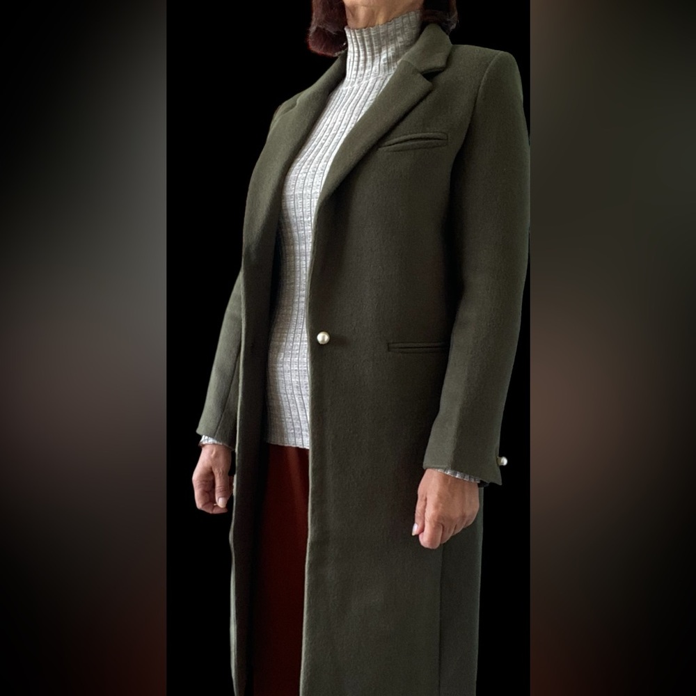 Wool polyester blend hunter green coat size S, pearl buttons on sleeves & front